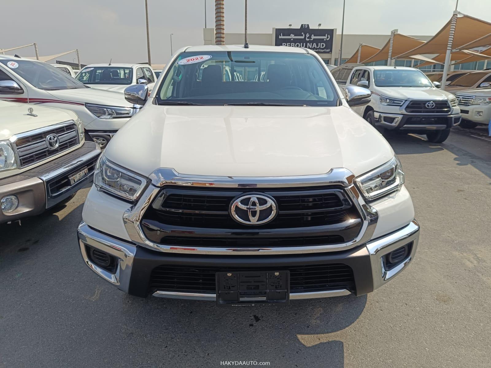 2022 TOYOTA HILUX SR5