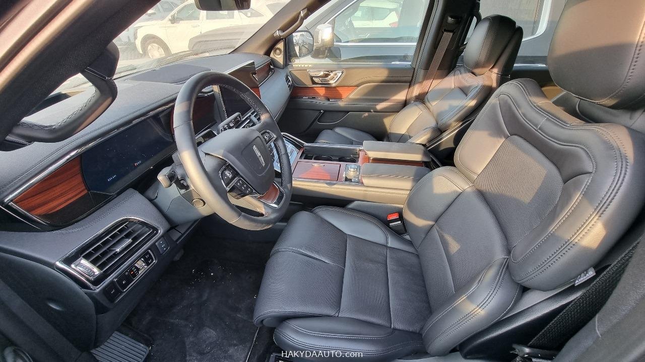 2023 LINCOLN NAVIGATOR L — 10