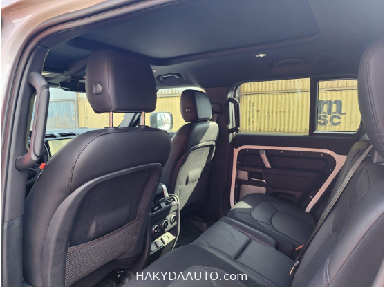2024 Land Rover Defender 130 X-Dynamic SE — 23