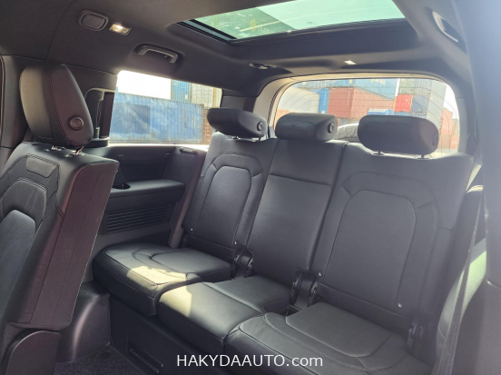 2024 Land Rover Defender 130 X-Dynamic SE — 25