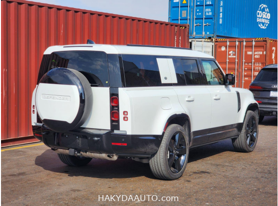 2024 Land Rover Defender 130 X-Dynamic SE — 7