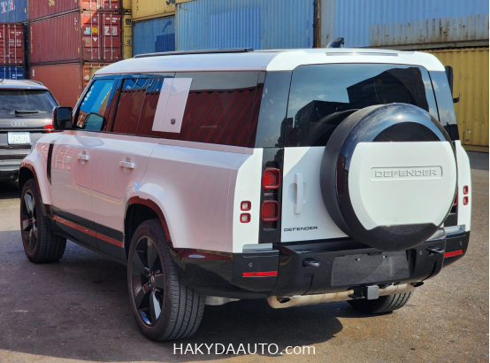 2024 Land Rover Defender 130 X-Dynamic SE — 8