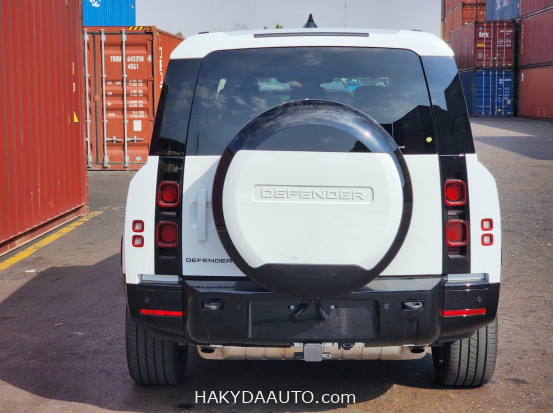 2024 Land Rover Defender 130 X-Dynamic SE — 9