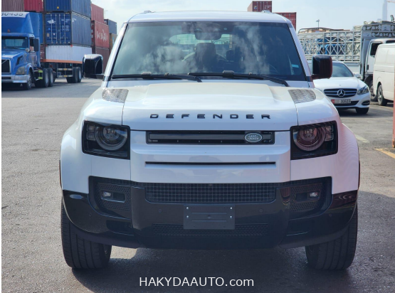 2024 Land Rover Defender 130 X-Dynamic SE — 3