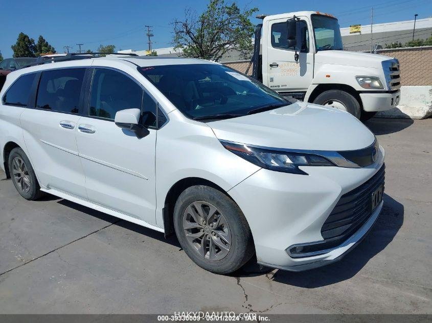 2023 TOYOTA SIENNA XLE HYBRID — 2