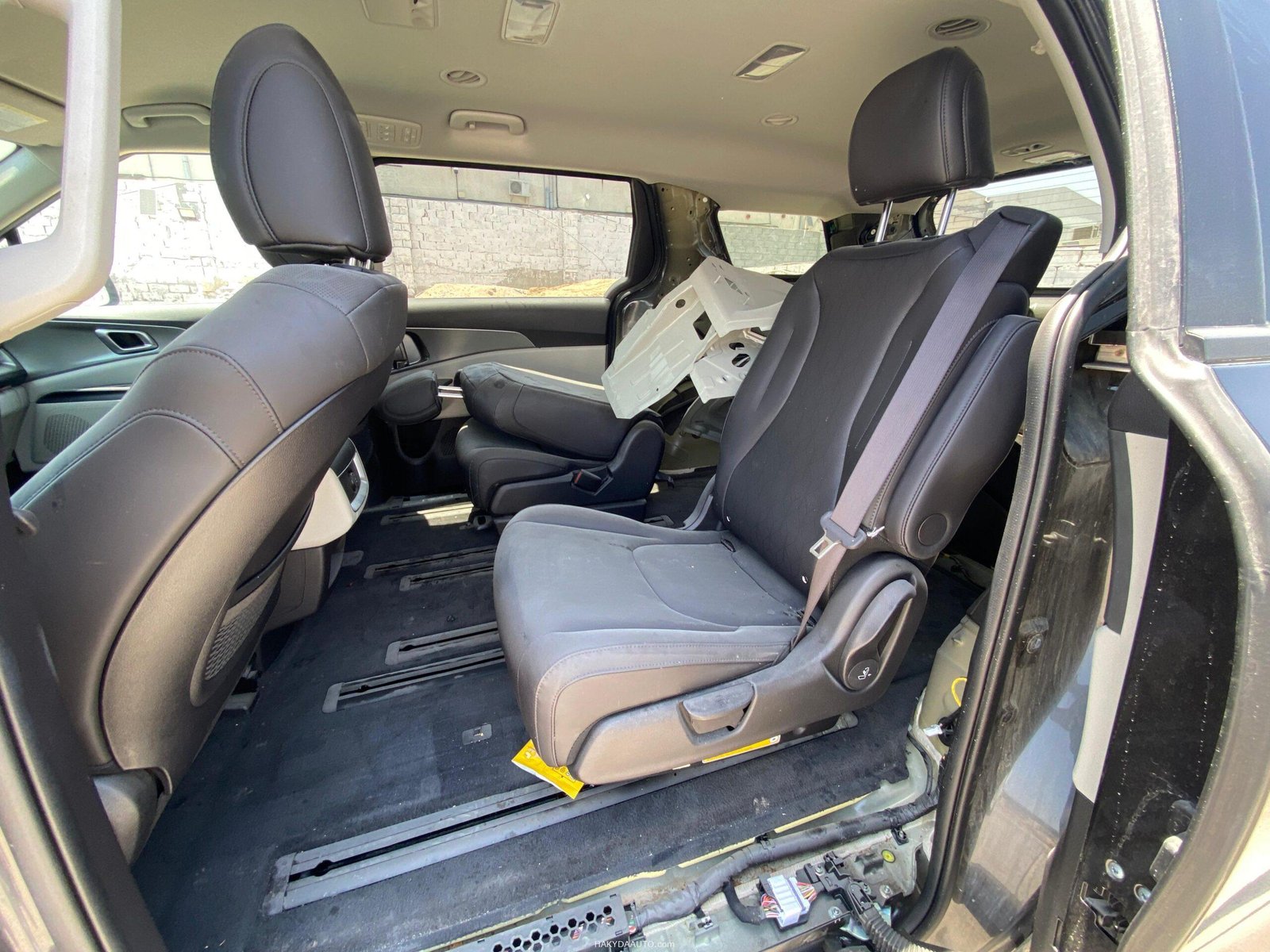 KIA CARNIVAL LX — 8