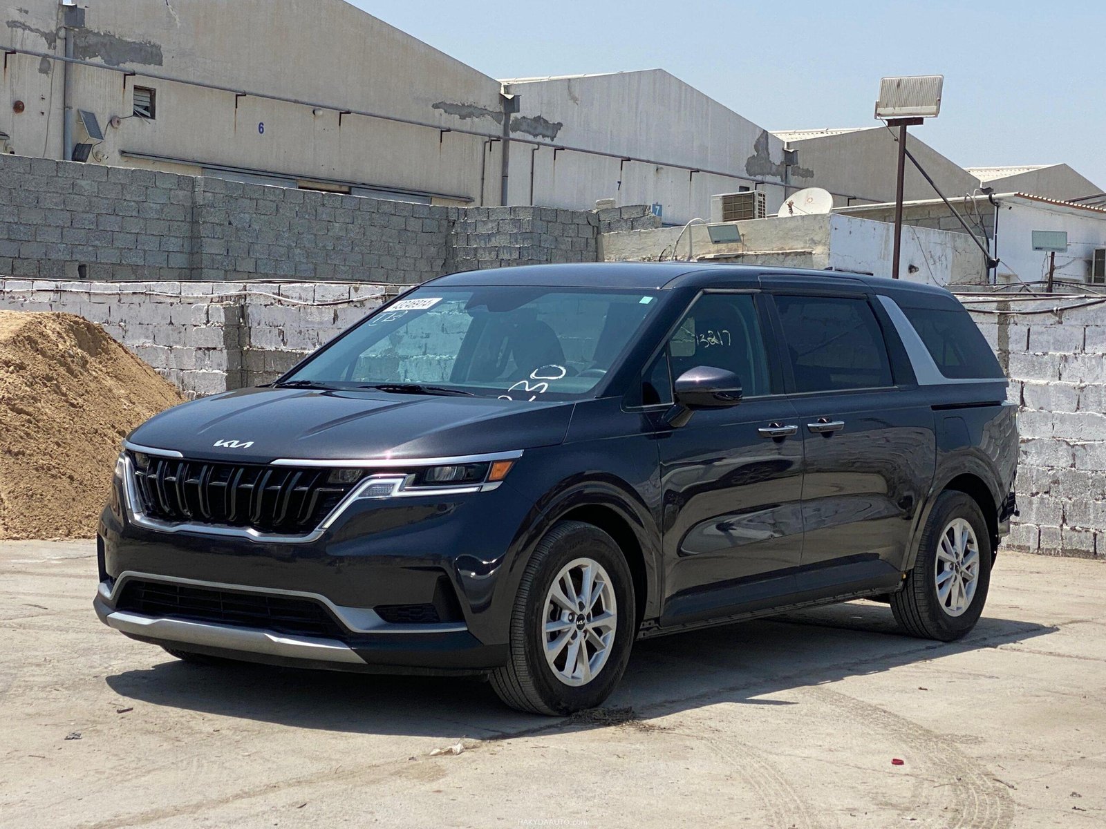KIA CARNIVAL LX — 2