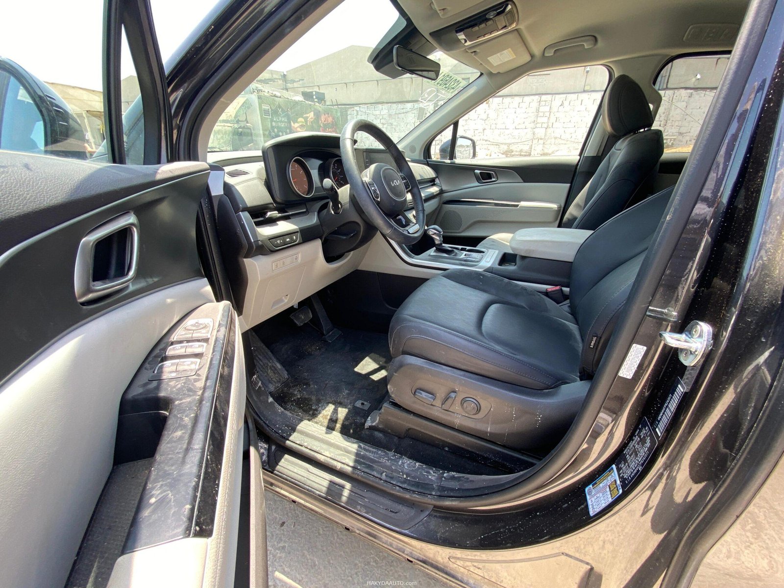 KIA CARNIVAL LX — 5