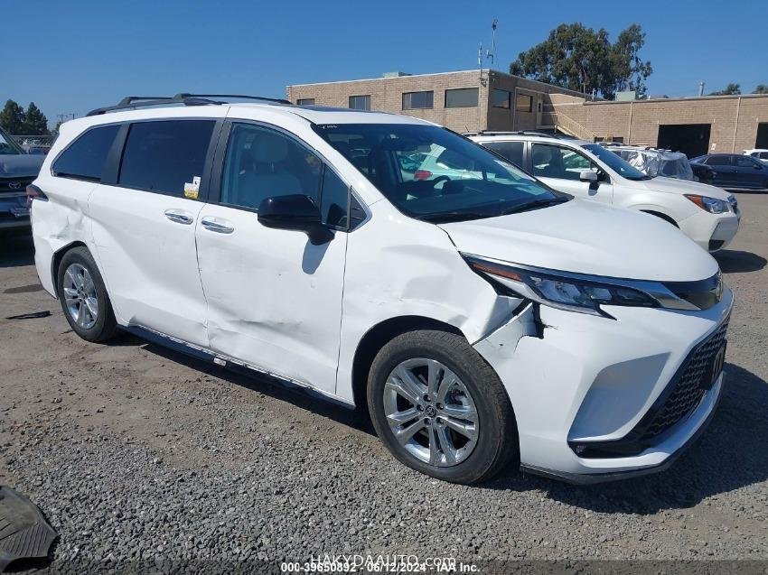 2023 TOYOTA SIENNA XSE HYBRID — 3