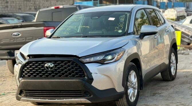 2023 TOYOTA COROLLA CROSS LE
