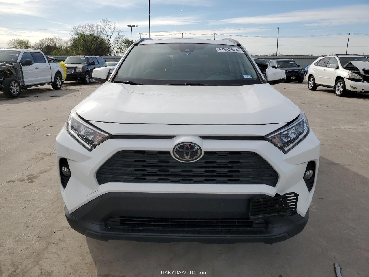 2020 TOYOTA RAV4 XLE