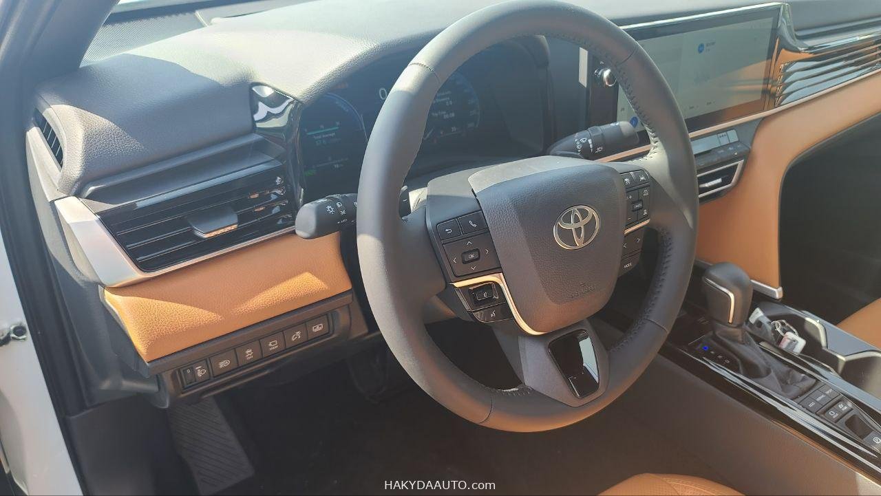 2025 TOYOTA CAMRY LUMIERE | 2.5L HYBRID — 15