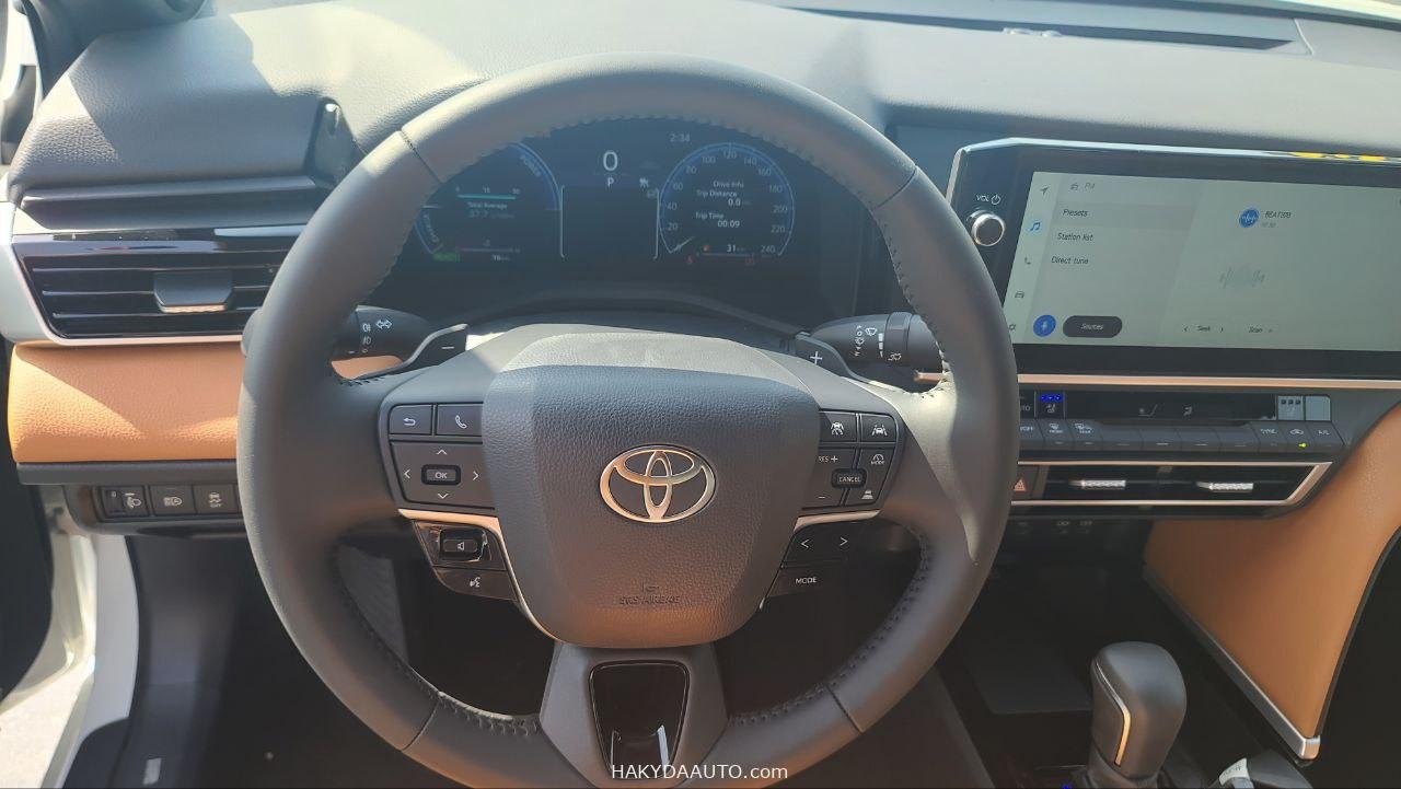 2025 TOYOTA CAMRY LUMIERE | 2.5L HYBRID — 16