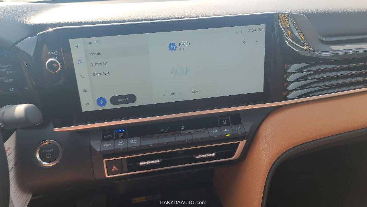 2025 TOYOTA CAMRY LUMIERE | 2.5L HYBRID — 17