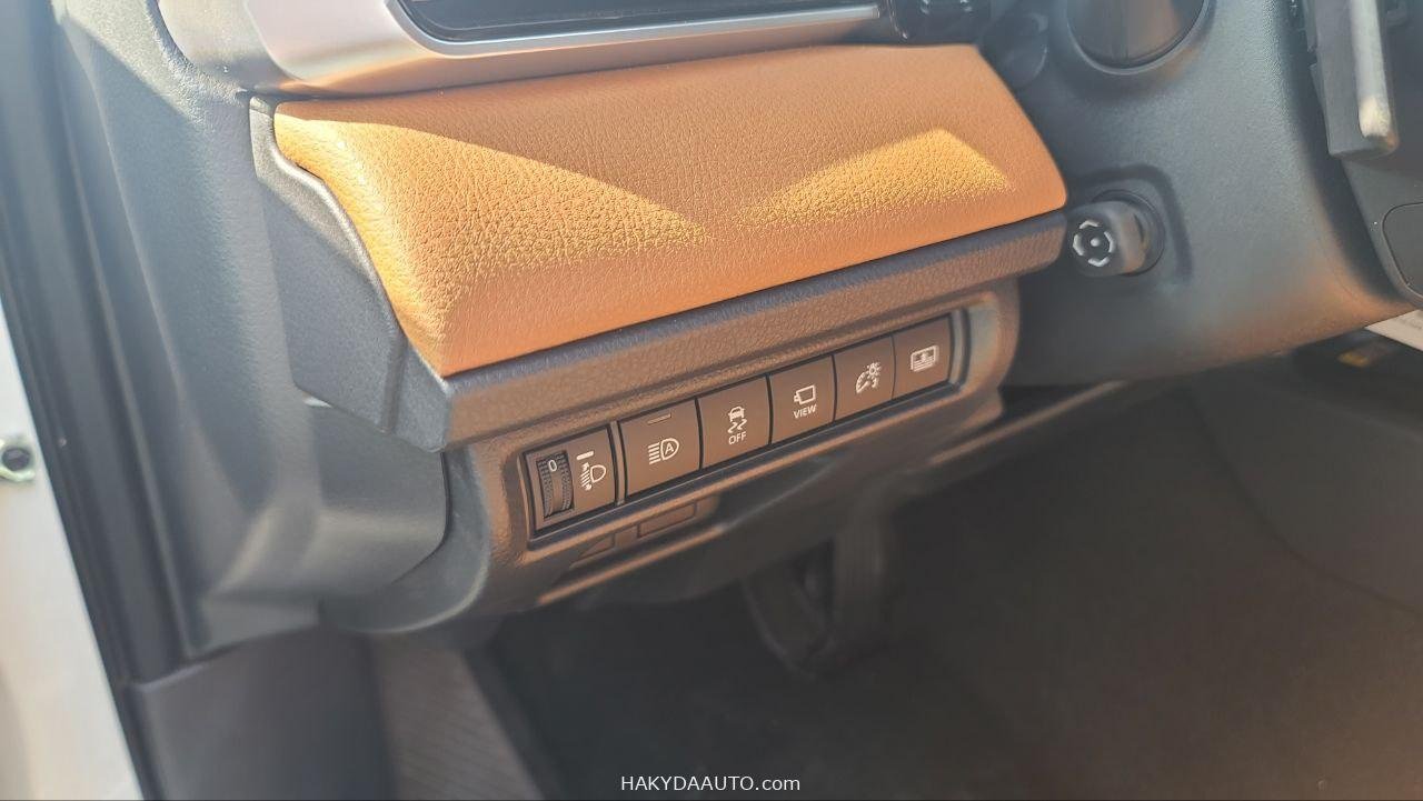 2025 TOYOTA CAMRY LUMIERE | 2.5L HYBRID — 21