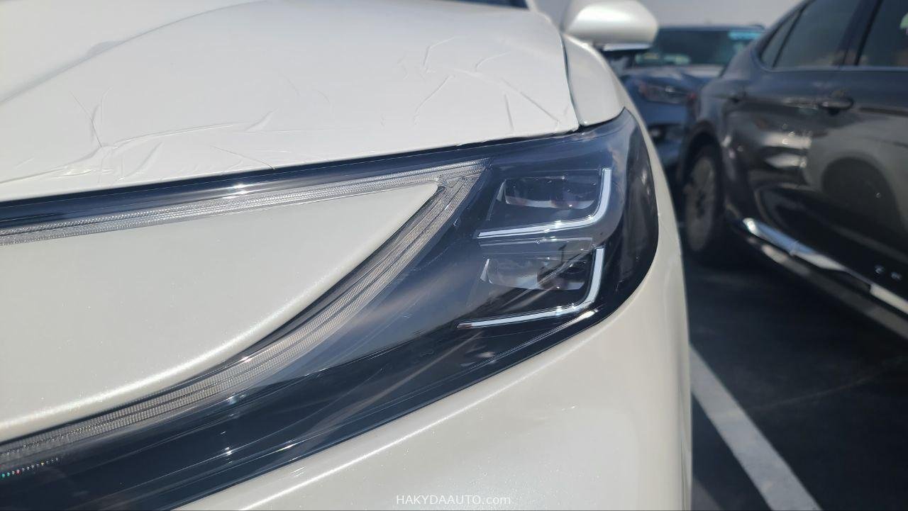 2025 TOYOTA CAMRY LUMIERE | 2.5L HYBRID — 4