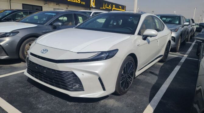 2025 TOYOTA CAMRY LUMIERE | 2.5L HYBRID