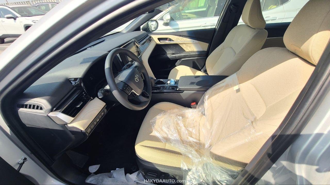 2025 TOYOTA CAMRY E-PLUS | 2.5L HYBRID — 10