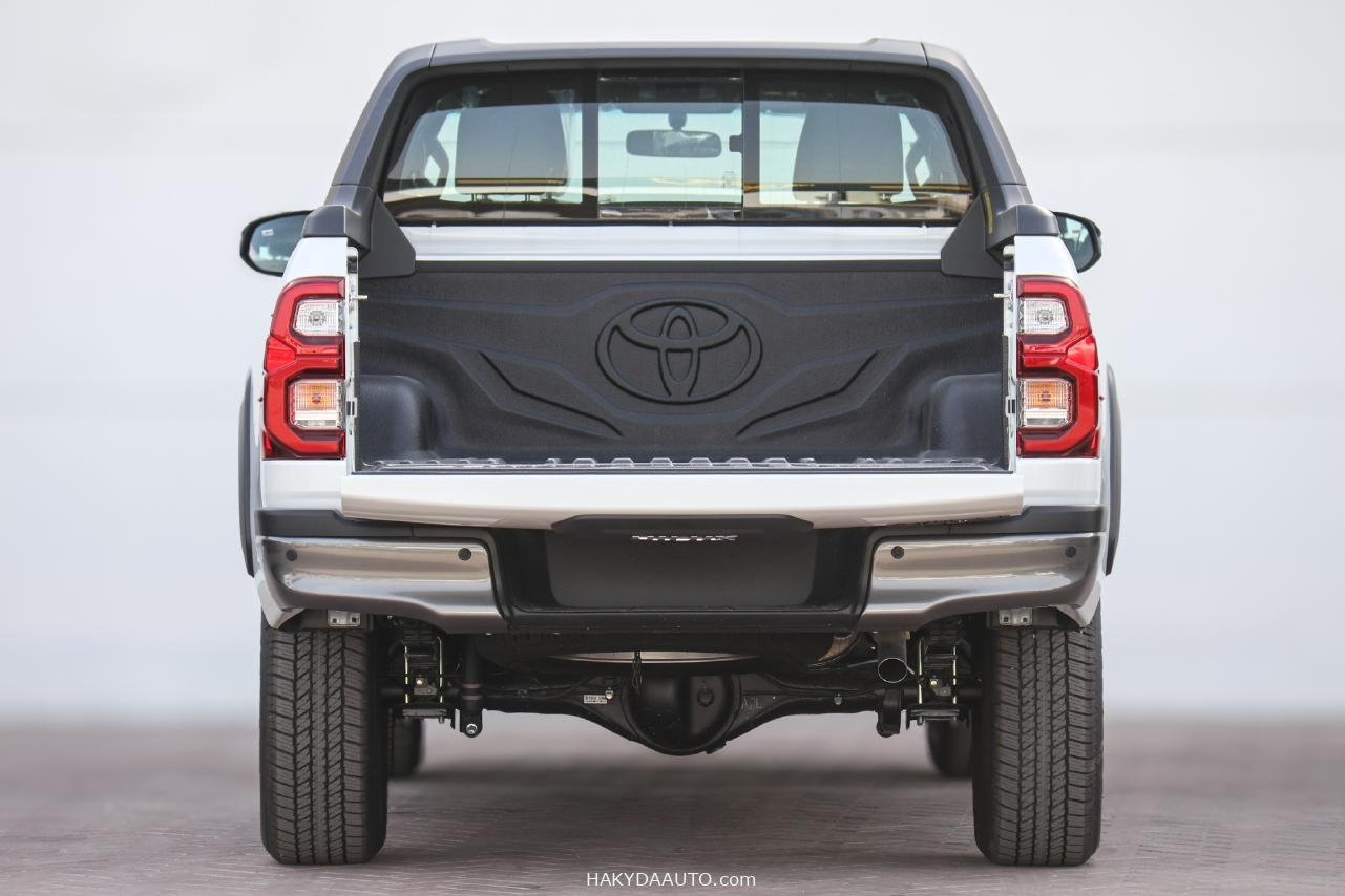 2025 Toyota Hilux Adventure | 4.0L 6AT 4X4 — 7