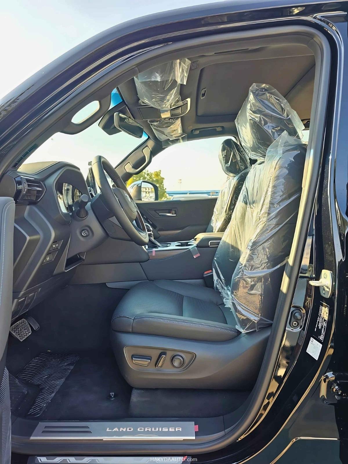 2025 TOYOTA LAND CRUISER 300 VX — 6