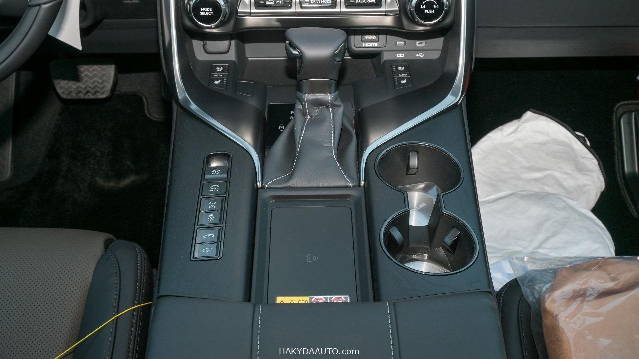 2025 LEXUS LX600 OVERTRAIL 3.5L TT — 19