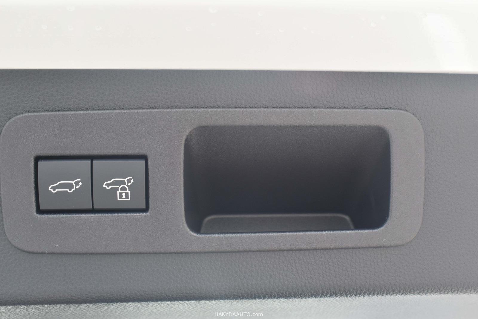 2025 LEXUS LX700h 3.5TT HYBRID — 10