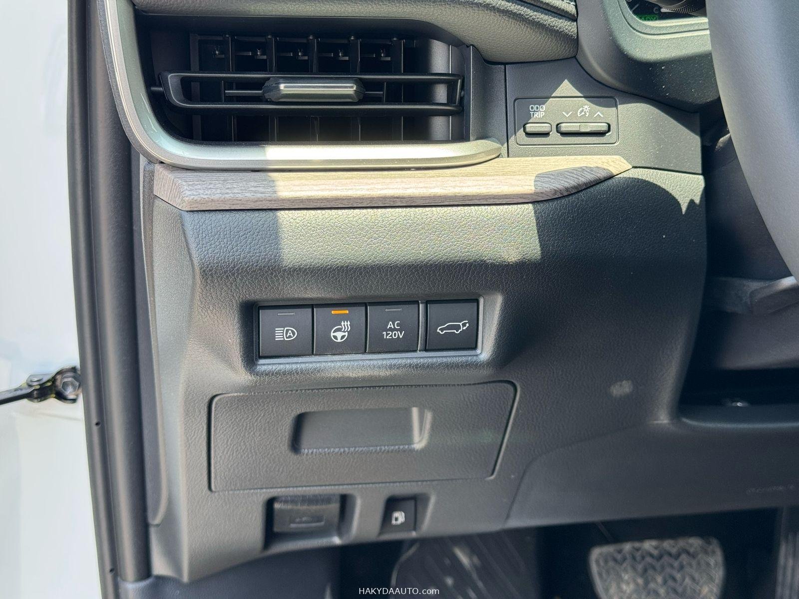 2025 TOYOTA GRAND HIGHLANDER LIMITED  2.5L HYBRID AWD — 10