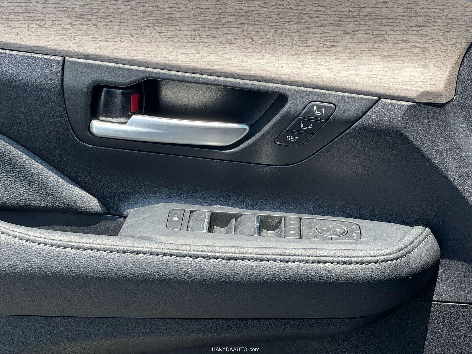 2025 TOYOTA GRAND HIGHLANDER LIMITED  2.5L HYBRID AWD — 17