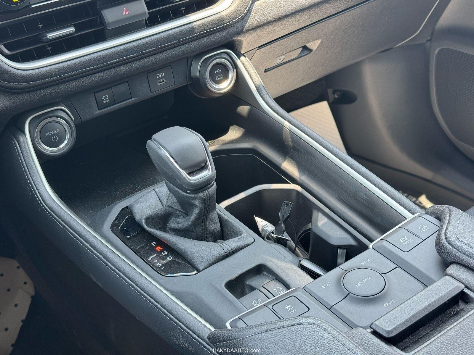 2025 TOYOTA GRAND HIGHLANDER LIMITED  2.5L HYBRID AWD — 21