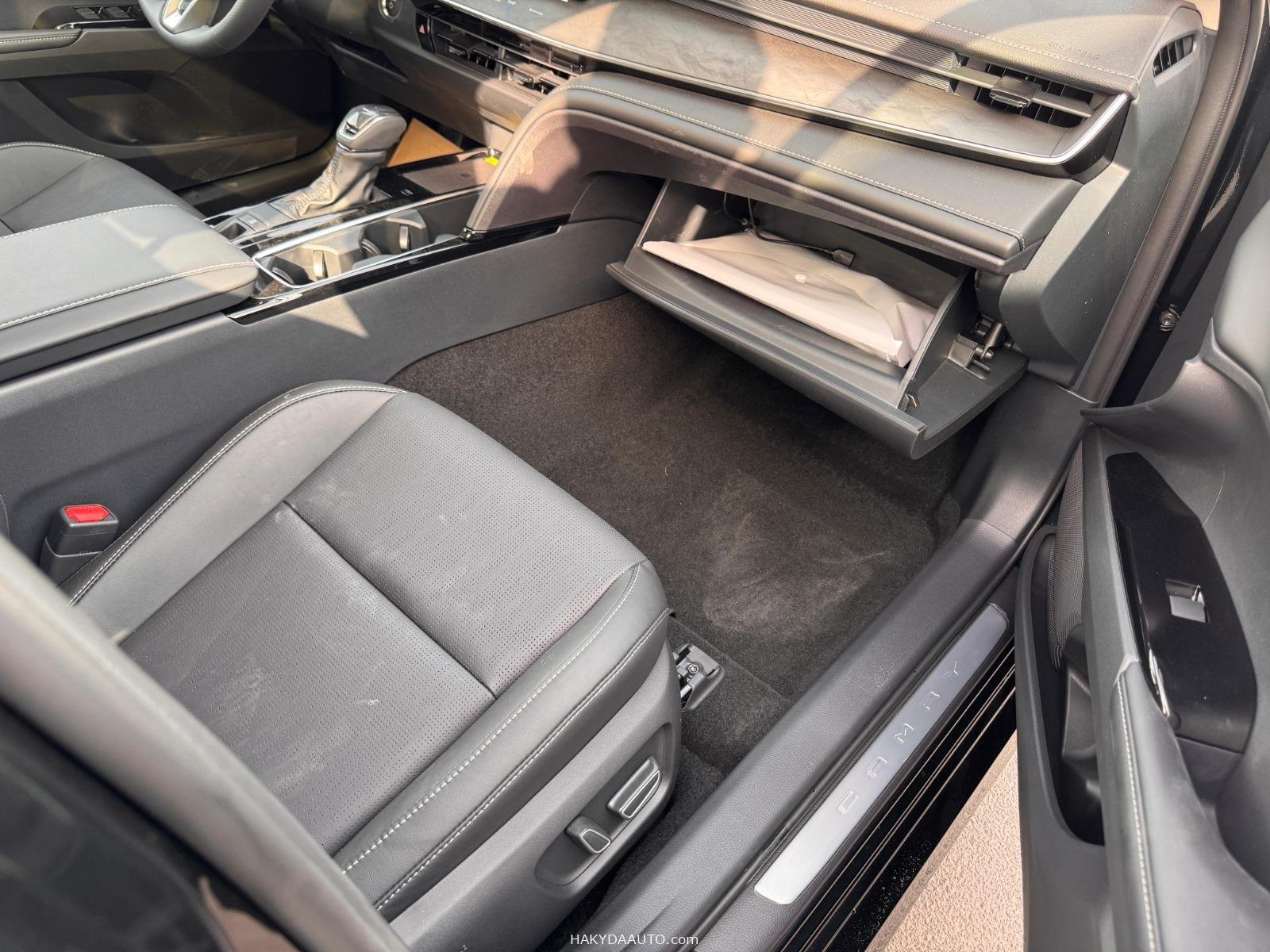2025 TOYOTA CAMRY HG PREMIUM 2.5L HYBRID — 8