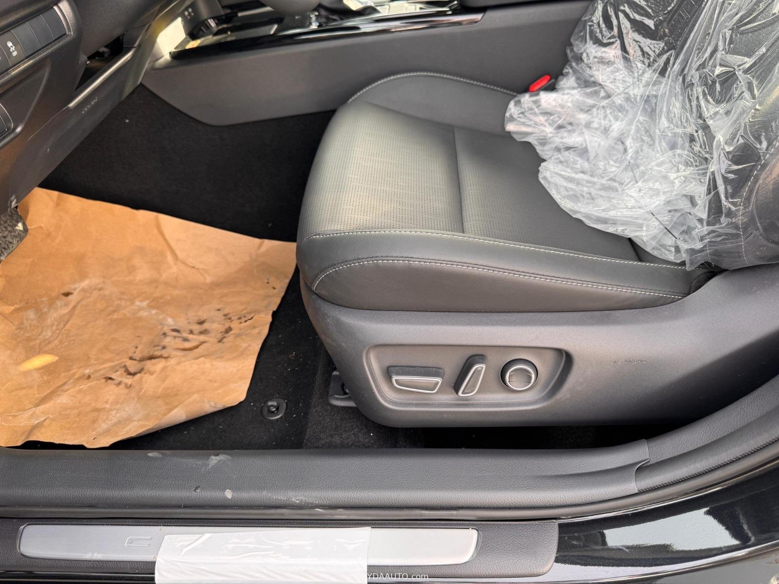2025 TOYOTA CAMRY HG PREMIUM 2.5L HYBRID — 24