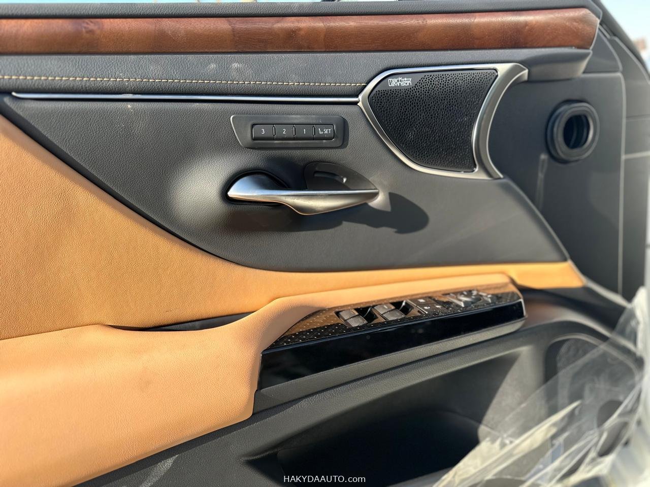 2025 LEXUS ES350 SIGNET 3.5L V6 — 7
