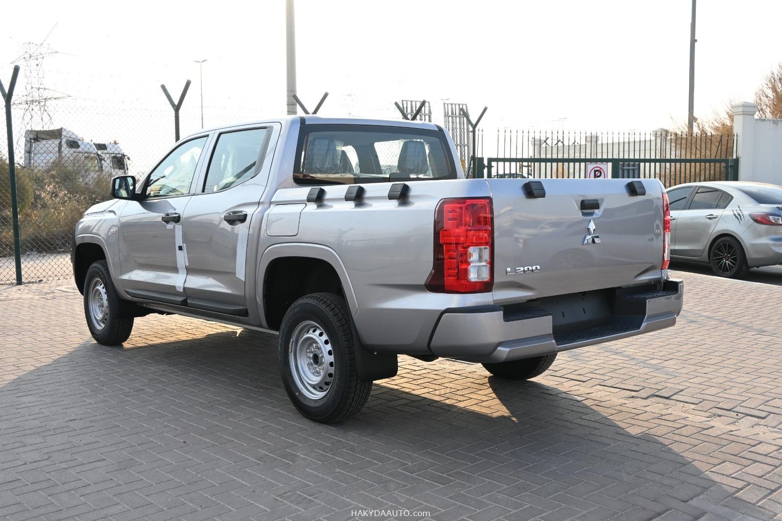 2025 MITSUBISHI L200 STANDART 2.4L PETROL MANUAL 4X4 — 4