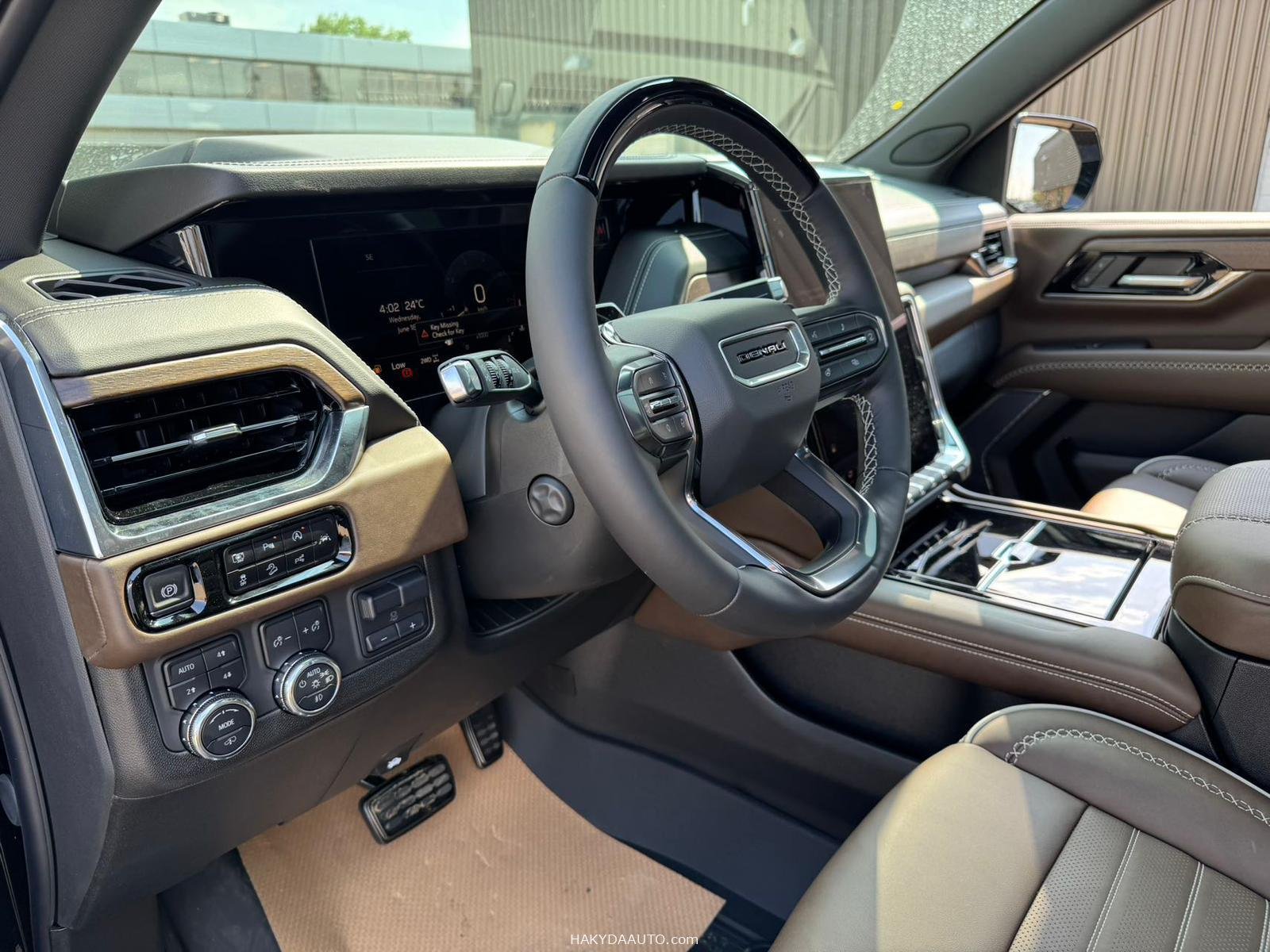 2025 GMC YUKON XL DENALI ULTIMATE — 4