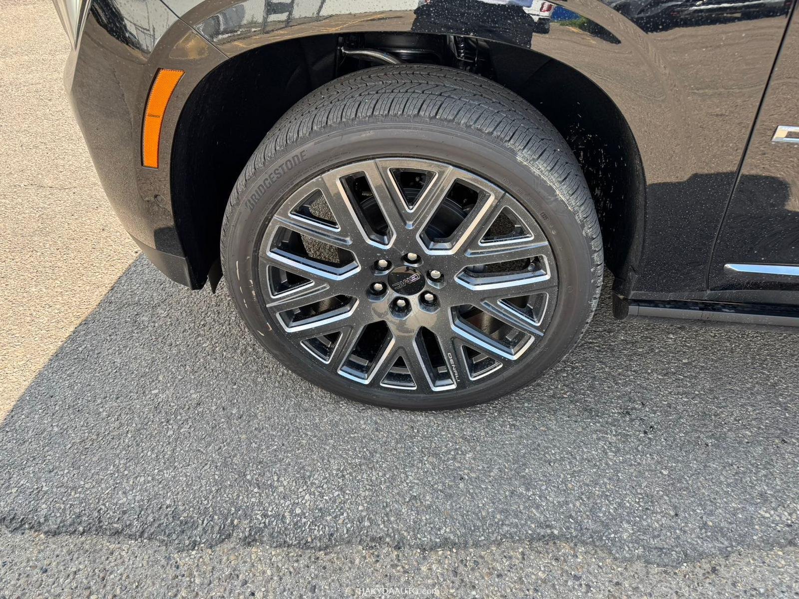 2025 GMC YUKON XL DENALI ULTIMATE — 8