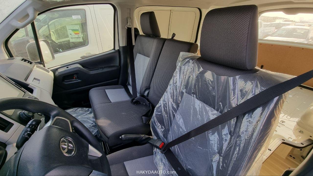 2025 TOYOTA HIACE PANEL VAN LOW ROOF 3.5L AT — 17