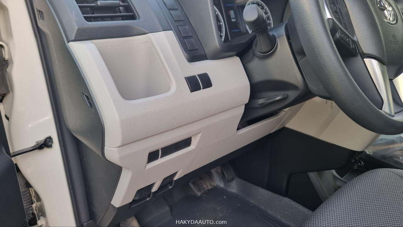 2025 TOYOTA HIACE DX PASSENGER 3.5L AT | REAR HEATER & 2 POINT SEATBELTS — 8