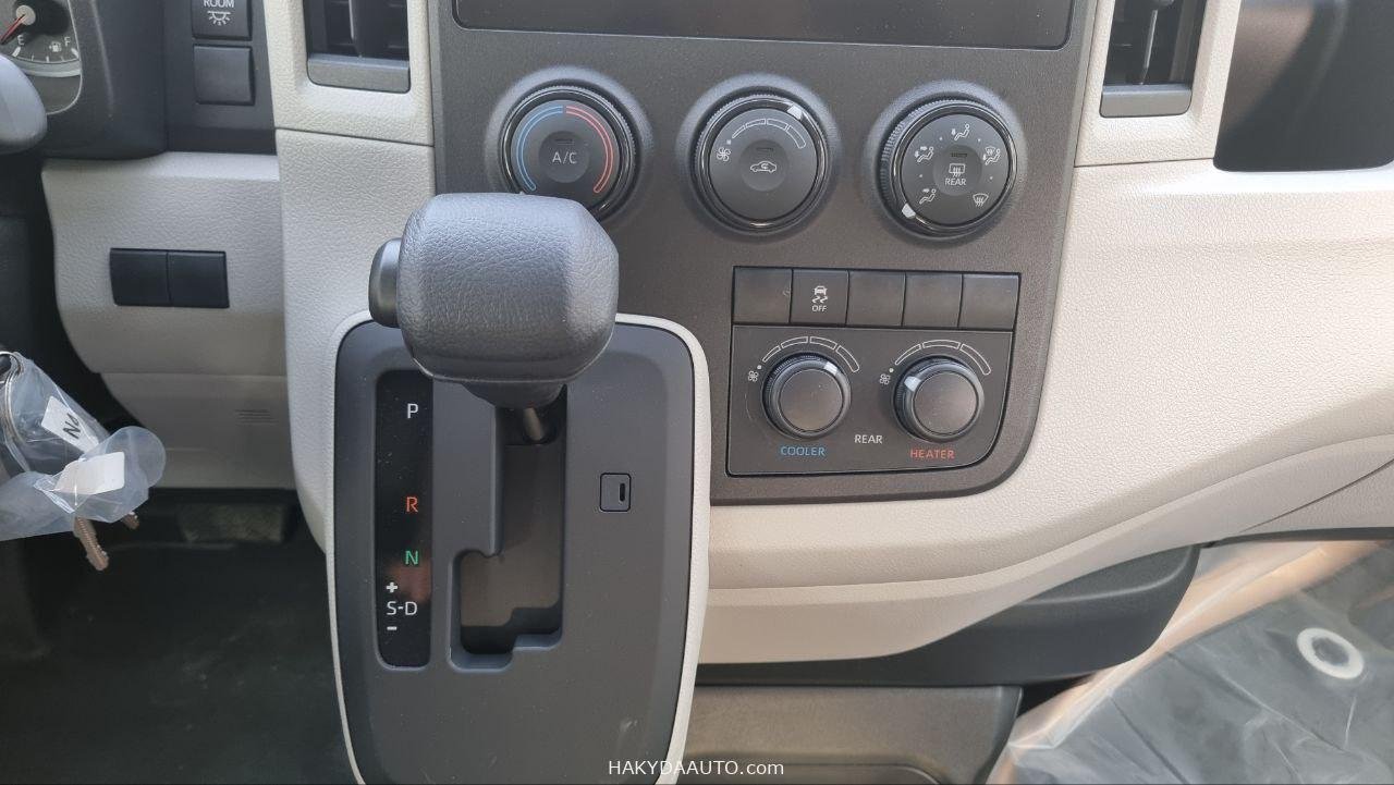 2025 TOYOTA HIACE DX PASSENGER 3.5L AT | REAR HEATER & 2 POINT SEATBELTS — 7