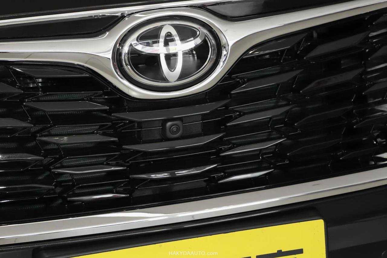 2025 TOYOTA HIGHLANDER LIMITED 2.5L Hybrid 4WD — 8
