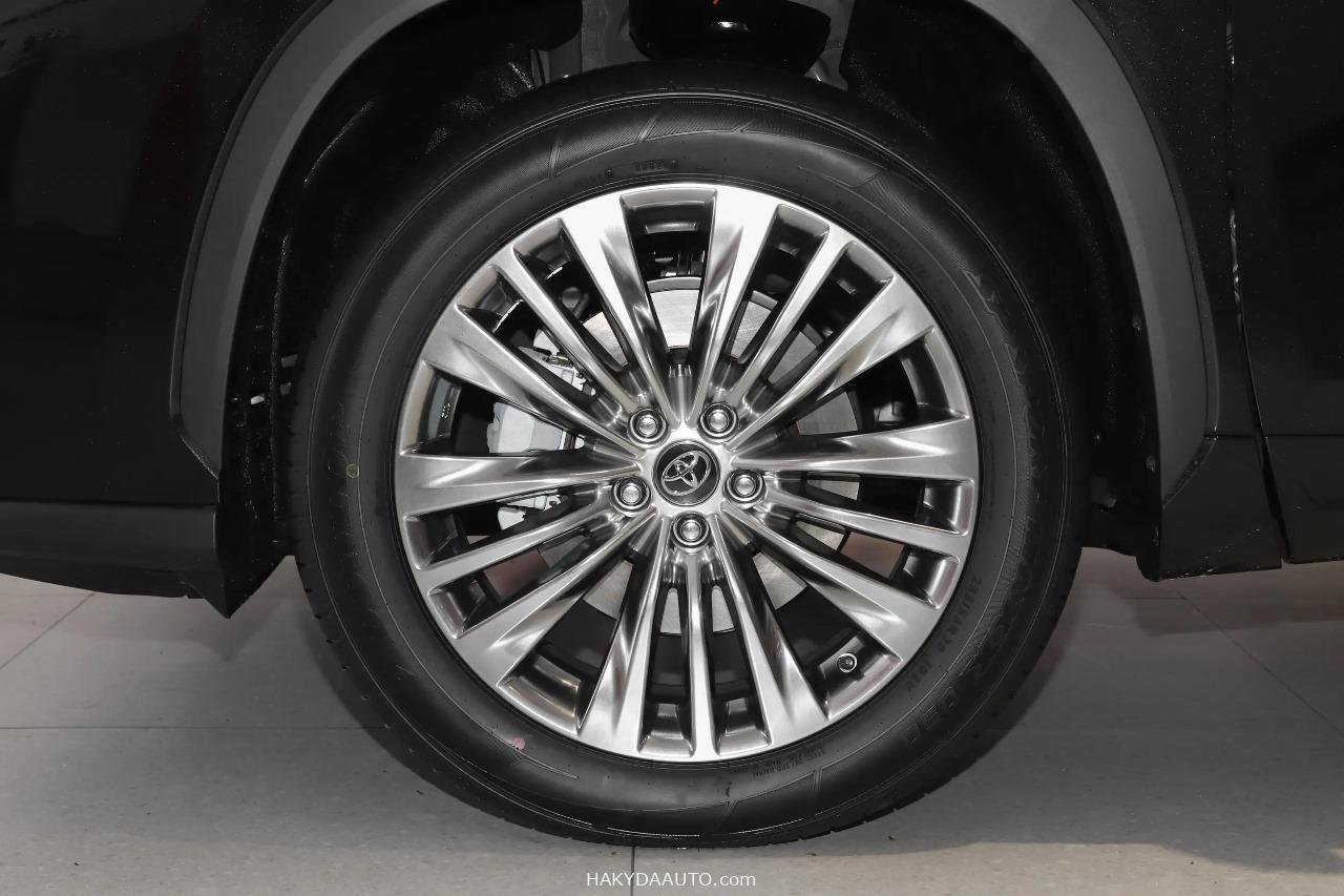 2025 TOYOTA HIGHLANDER LIMITED 2.5L Hybrid 4WD — 11