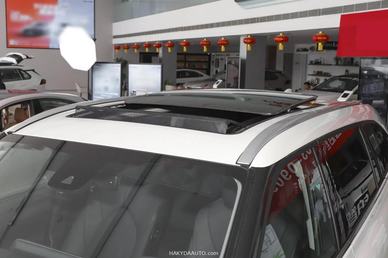 2025 TOYOTA HIGHLANDER LIMITED 2.5L Hybrid 4WD — 12