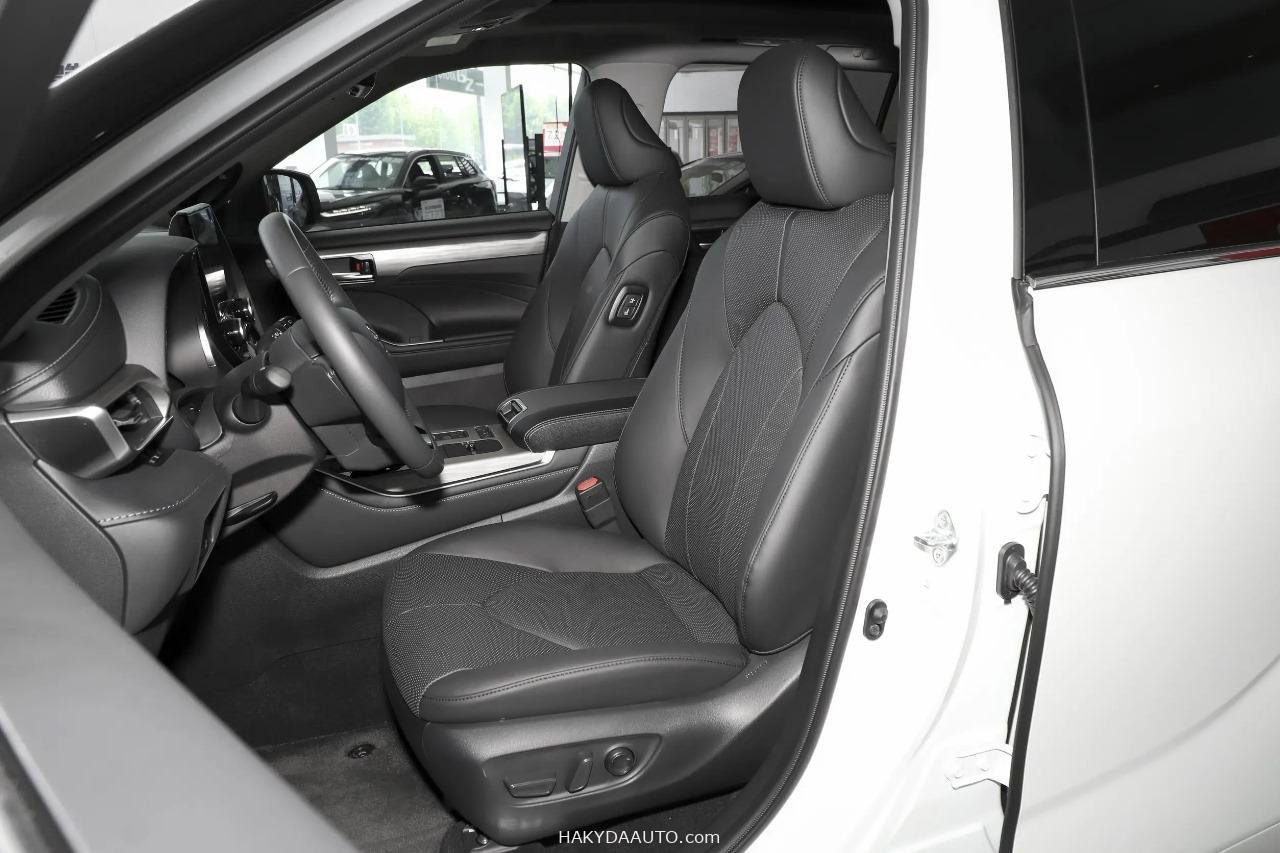 2025 TOYOTA HIGHLANDER LIMITED 2.5L Hybrid 4WD — 13