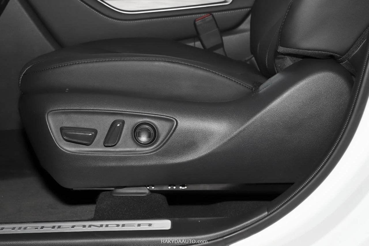2025 TOYOTA HIGHLANDER LIMITED 2.5L Hybrid 4WD — 16