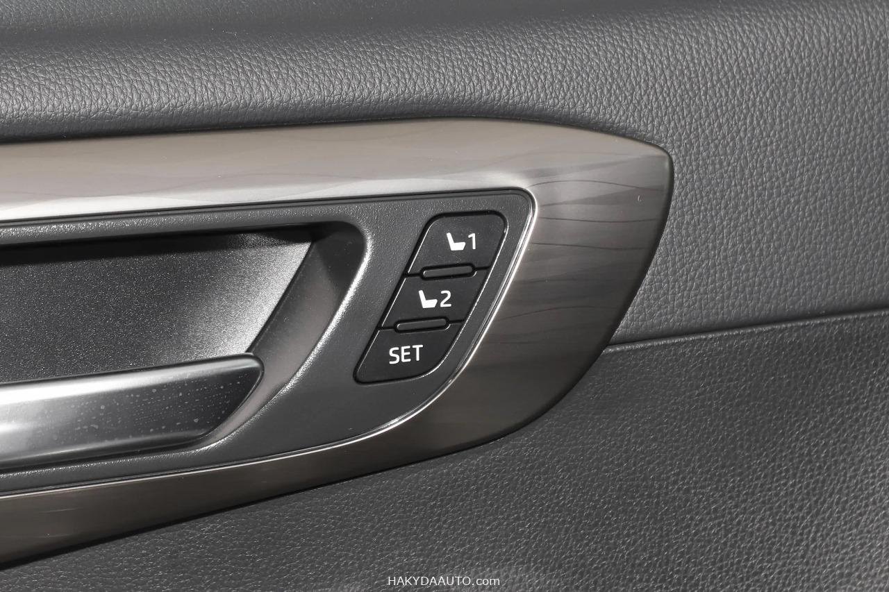 2025 TOYOTA HIGHLANDER LIMITED 2.5L Hybrid 4WD — 21