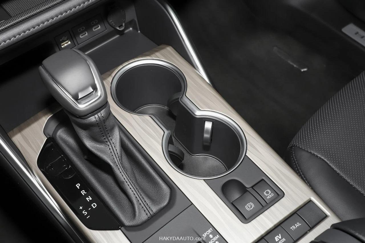 2025 TOYOTA HIGHLANDER LIMITED 2.5L Hybrid 4WD — 22
