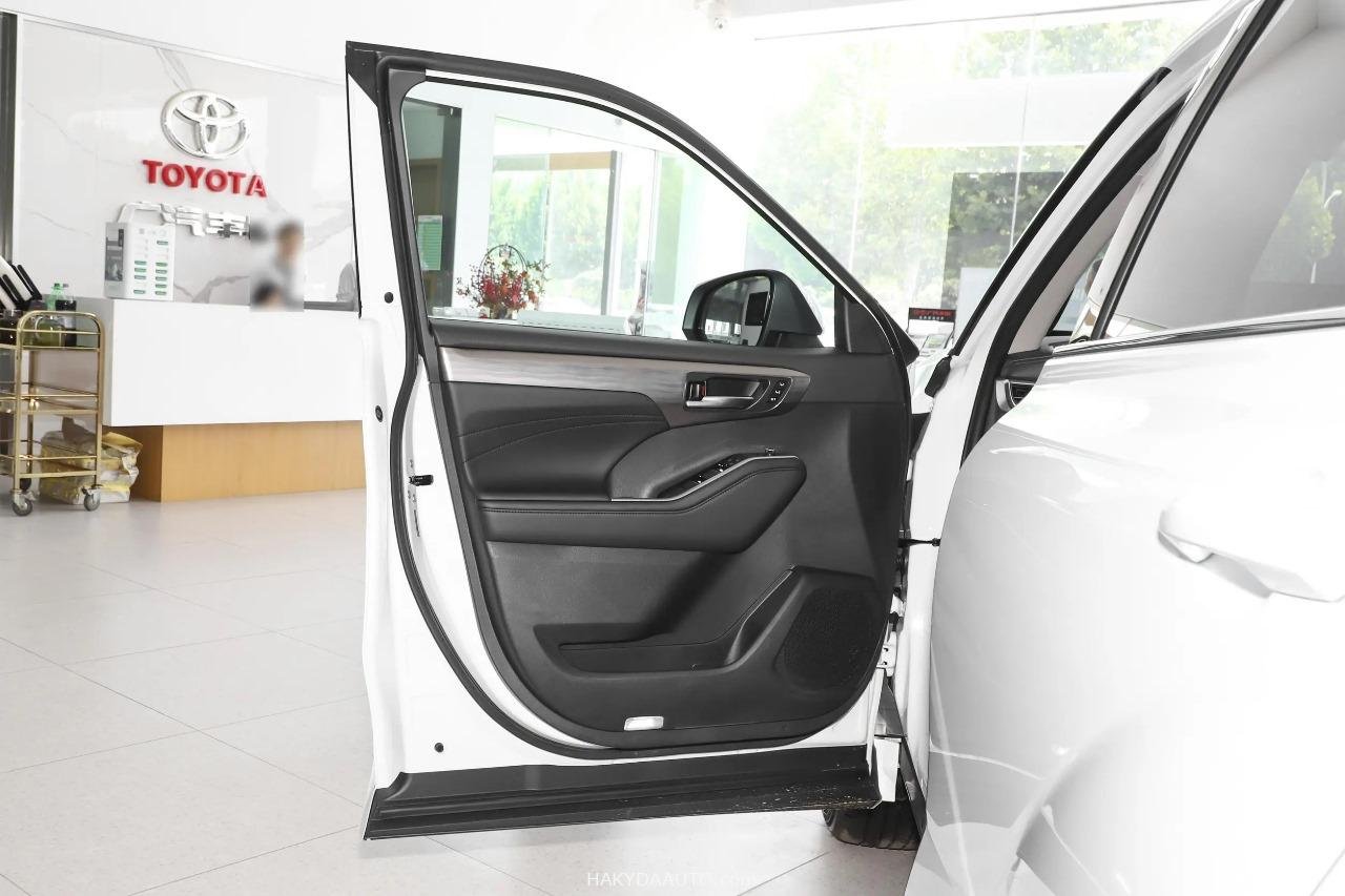 2025 TOYOTA HIGHLANDER LIMITED 2.5L Hybrid 4WD — 23