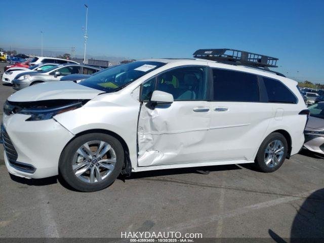 2023 TOYOTA SIENNA XLE — 12