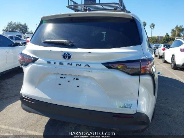 2023 TOYOTA SIENNA XLE — 14