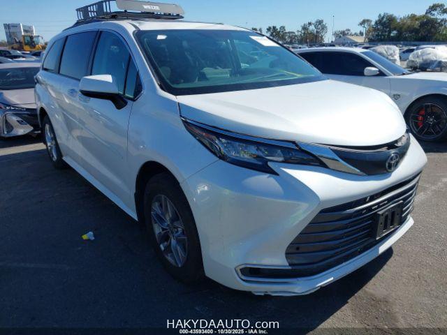 2023 TOYOTA SIENNA XLE