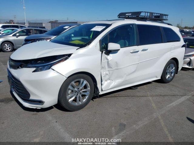 2023 TOYOTA SIENNA XLE — 2